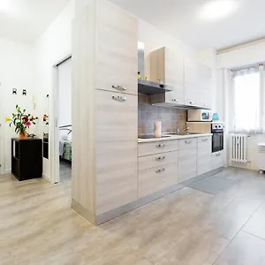 Appartamento Renovated Flat Subway Yellow Line, Milano